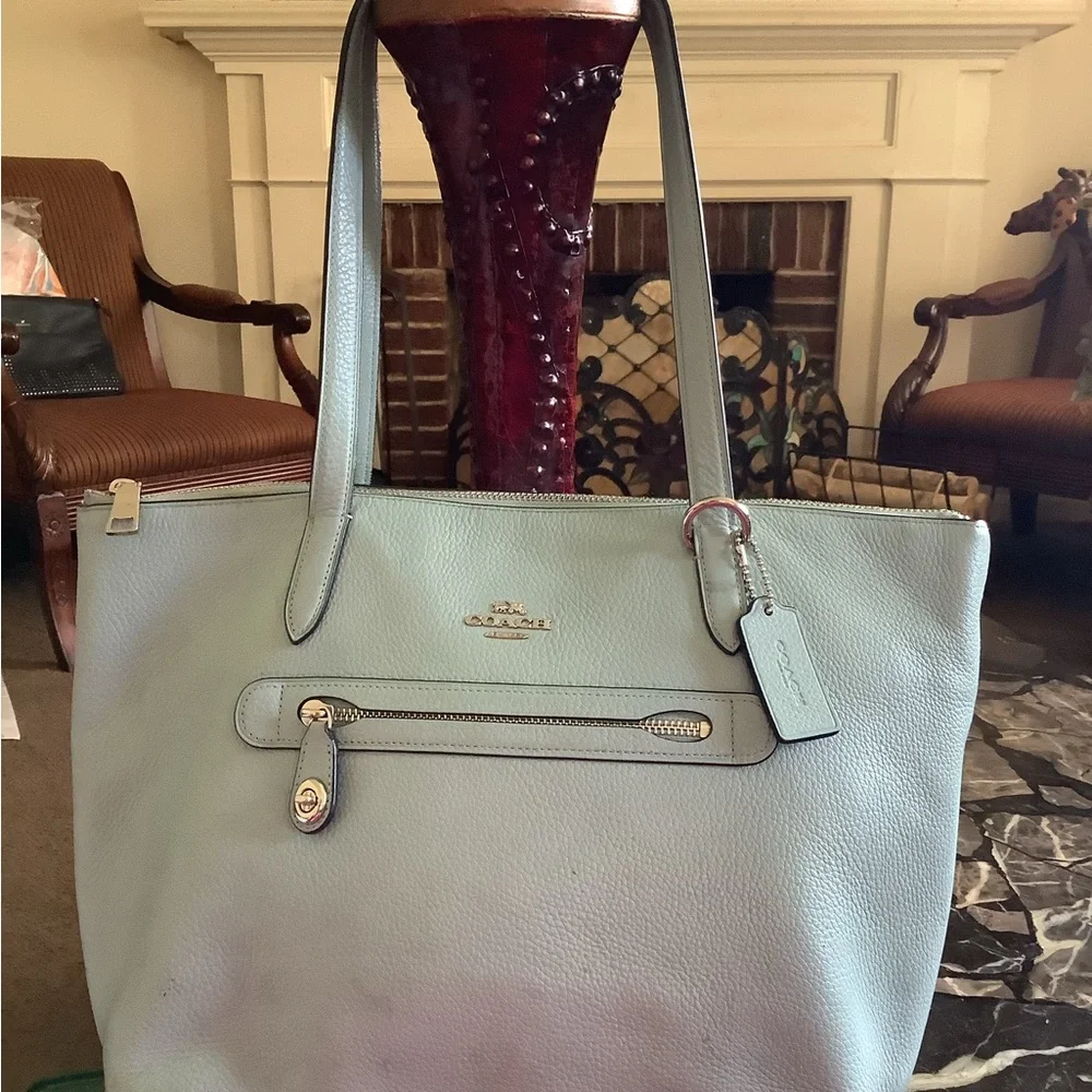 Authentic coach taylor sky blue large pebbled leather tote 16x10